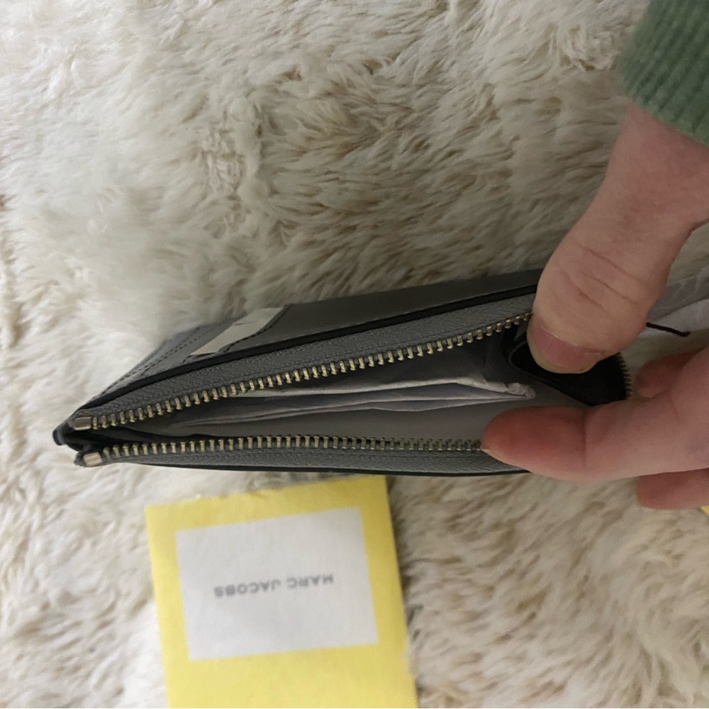 NWT Marc Jacobs Utility Snapshot Slim Bifold Wallet Wolf Grey - Picture 6 of 8